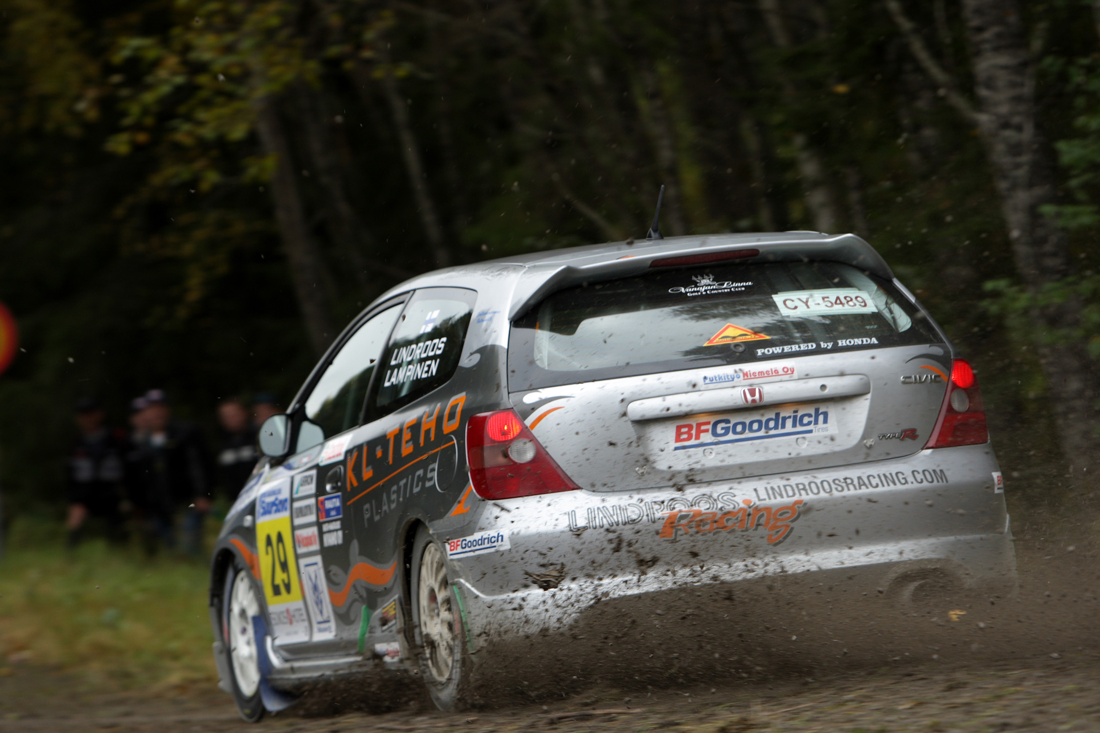 Lindroos osallistuu vuonna 2009 Pirelli Star Driver -karsintakilpailuun.