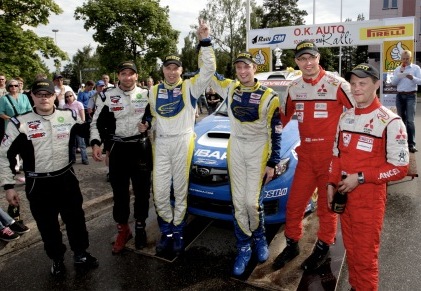 Nelivetoisten krkikolmikko podiumilla, kuva: Marko Mkinen.