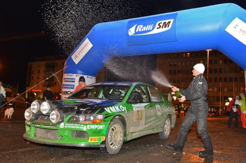 sm1_podium_nikara_2.JPG